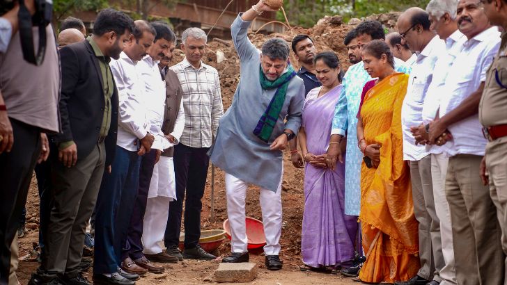 https://salarnews.in/public/uploads/images/newsimages/maannewsimage01082026_133121_CM Shivakumar.jpg